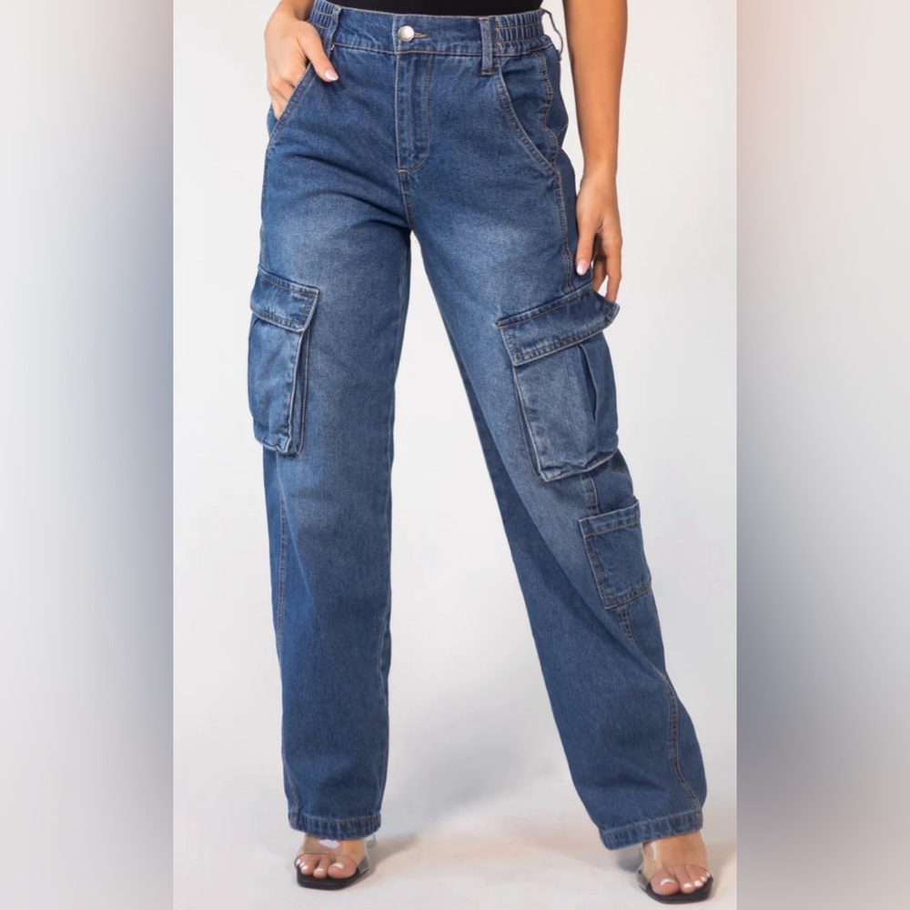 Timing Dark Wash High Rise Elastic Waist Cargo Jeans, Size Large
